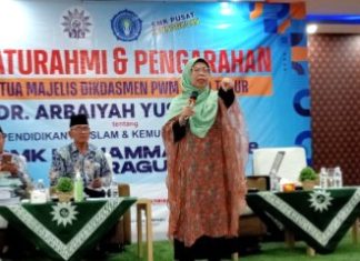 Silaturahim dan pengarahan Ketua Majelis Dikdasmen PWM Jatim di SMK Models. Arbaiyah Yusuf: Muhammadiyah Sudah Implementasikan Kurikulum Merdeka (Taufiqur Rohman/PWMU.CO)